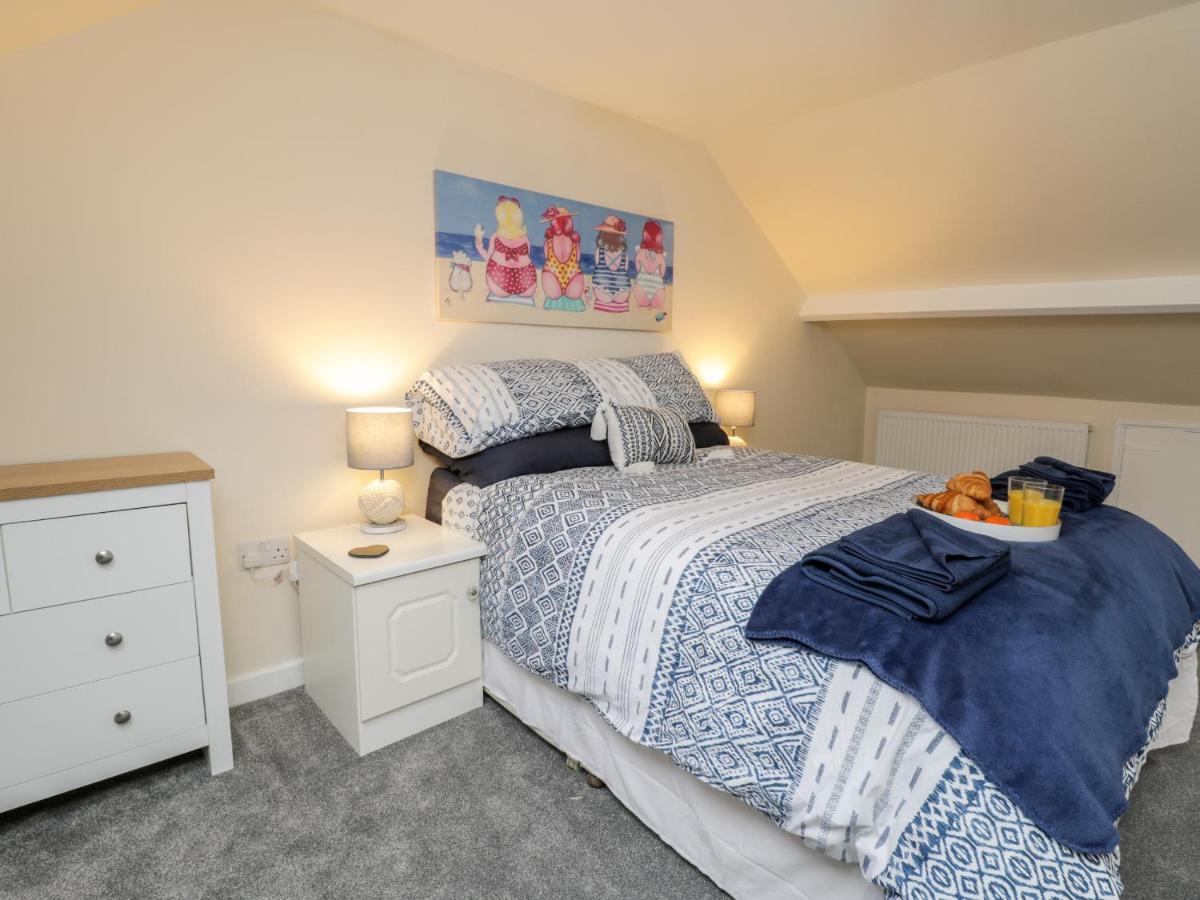 Вилла Harbour Hideaway Уитби Экстерьер фото