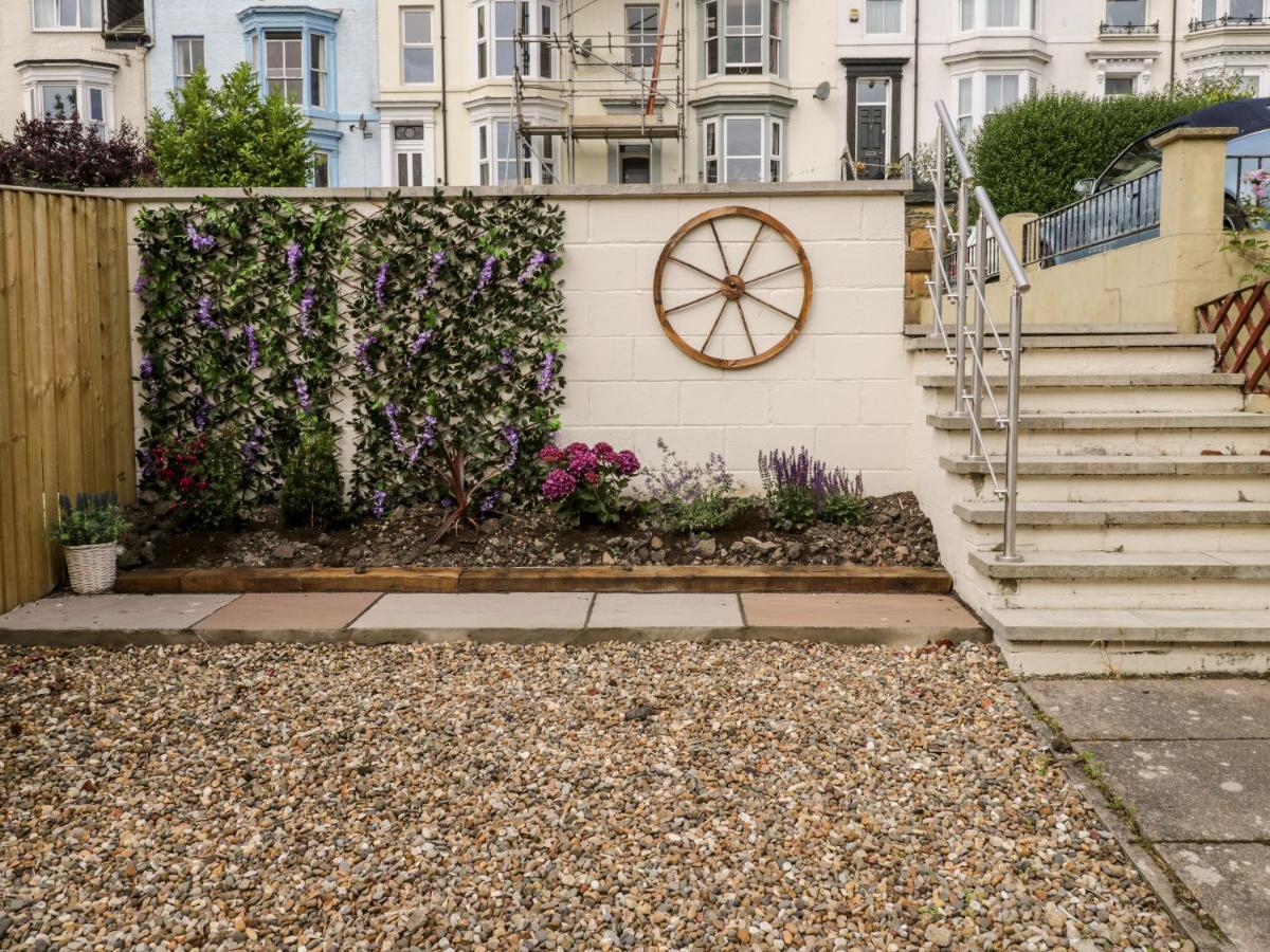 Вилла Harbour Hideaway Уитби Экстерьер фото